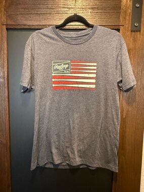 Rawlings Heather Gray Short-Sleeve Tee with Red and Cream Flag Graphic
